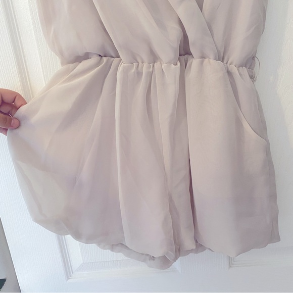 Love Tree silk chiffon sleeveless grey romper - Picture 2 of 7